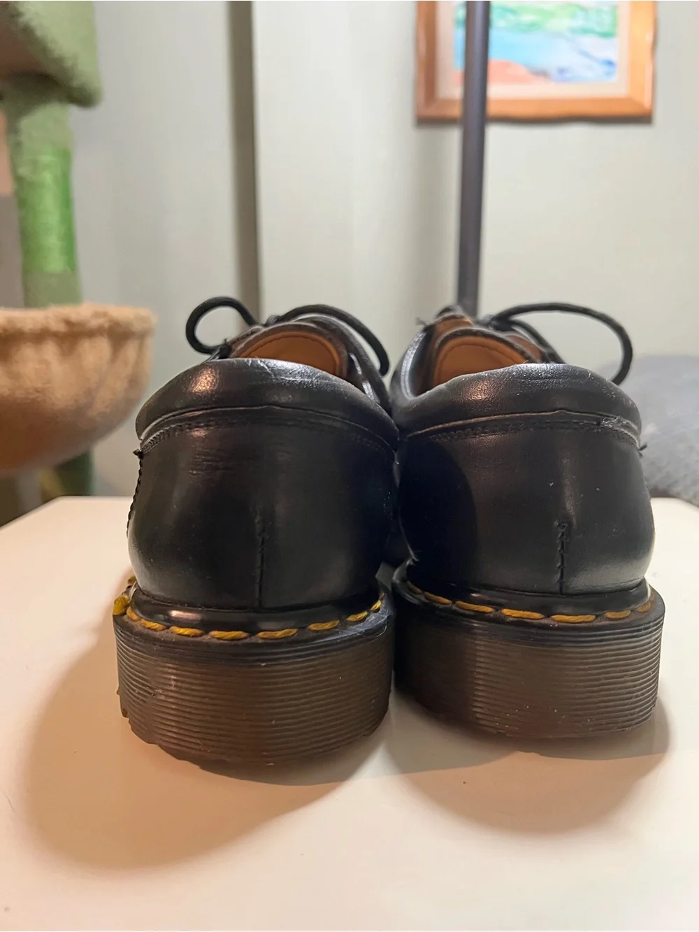 Doc Martens 8053 smooth black leather 5 eye unisex oxford with padded collar.